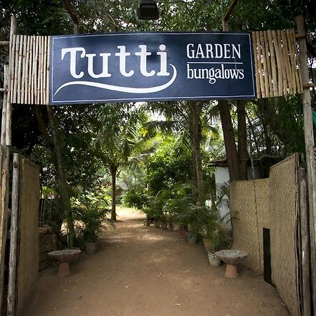 Tutti Garden Bungalows Hotell Mormugao Exteriör bild