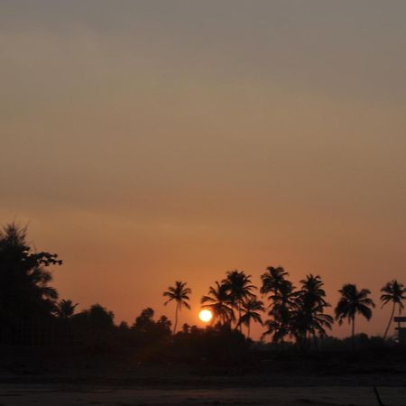 Tutti Garden Bungalows Hotell Mormugao Exteriör bild