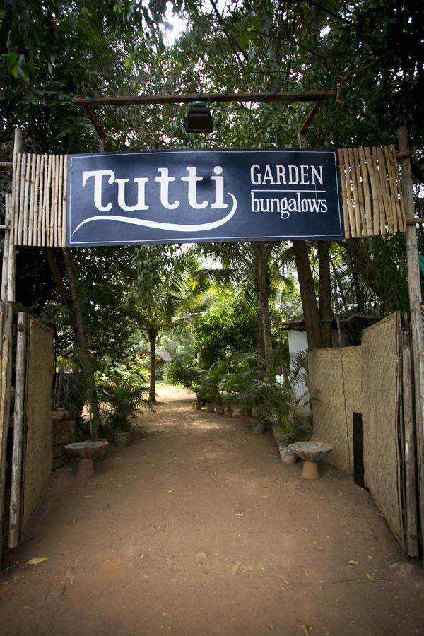 Tutti Garden Bungalows Hotell Mormugao Exteriör bild